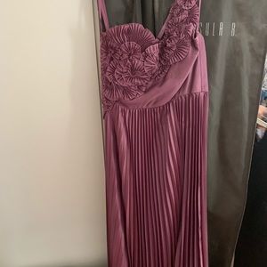 BCBGMaxAzria Dresses - Beautiful BCBG dress BCBGMaxAzria Dresses - Beautiful BCBG dress